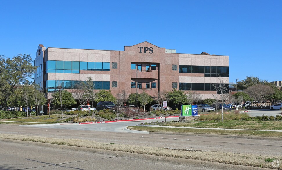 14990 Landmark Blvd, Addison, TX à louer - Photo du bâtiment - Image 1 de 9