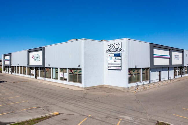 Plus de détails pour 2301 Royal Windsor Dr, Mississauga, ON - Industriel à louer