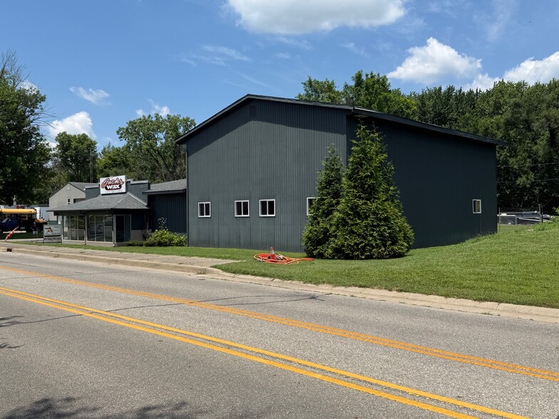 2006 7th St, Columbus, IN à vendre - Photo du bâtiment - Image 2 de 9