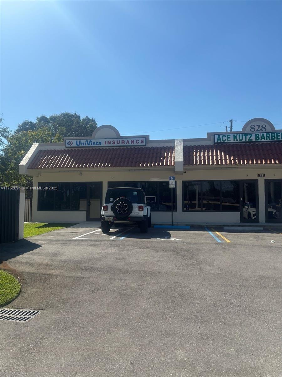 828 Pembroke Rd, Hallandale, FL for lease Building Photo- Image 1 of 18