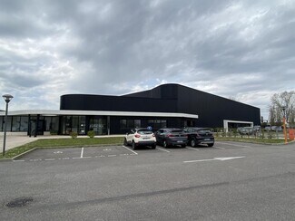 Plus de détails pour 8 Rue Du Maréchal De Lattre De Tassigny, Élancourt - Local d'activités à louer