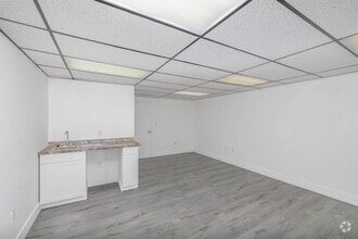 14000-14048 SW 140th St, Miami, FL à louer Photo intérieure- Image 2 de 7