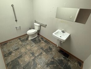 7936-7936 Quivira Rd, Lenexa, KS for lease Building Photo- Image 2 of 5