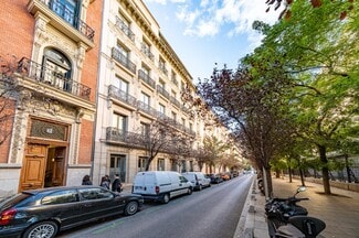 Plus de détails pour Multi-résidentiel à vendre