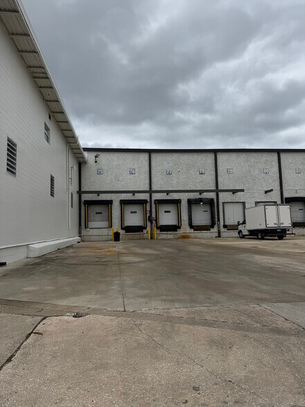 6422 Harney Rd, Tampa, FL à louer - Photo du bâtiment - Image 3 de 22