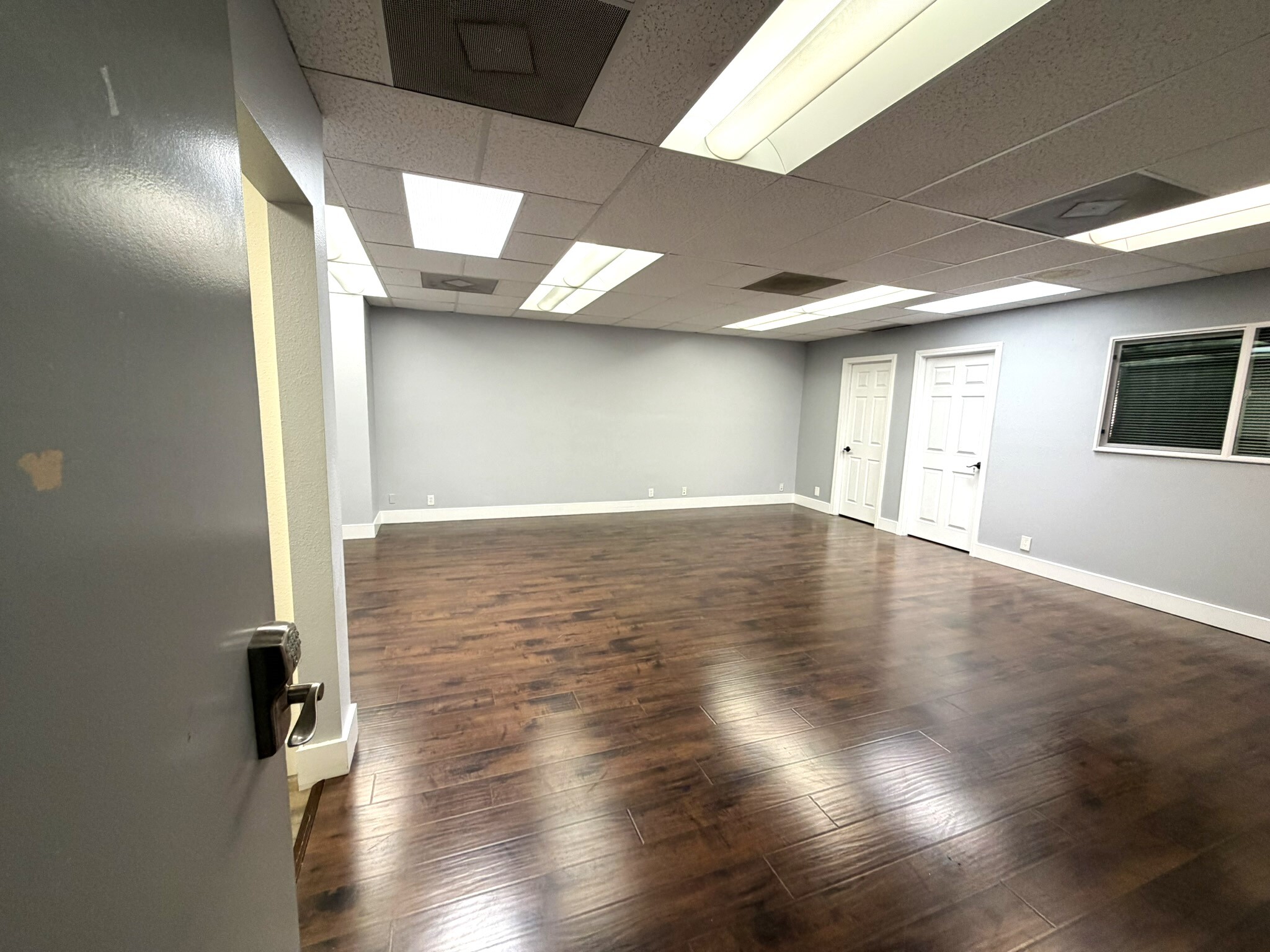 4250 Pennsylvania Ave, La Crescenta, CA for lease Interior Photo- Image 1 of 7