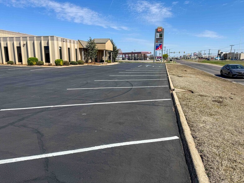 3709 W Reno Ave, Oklahoma City, OK à louer - Photo du bâtiment - Image 2 de 25