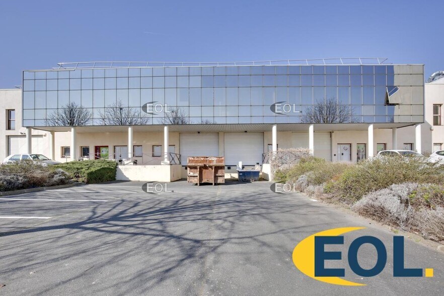 Flex in Goussainville for lease - Building Photo - Image 2 of 17