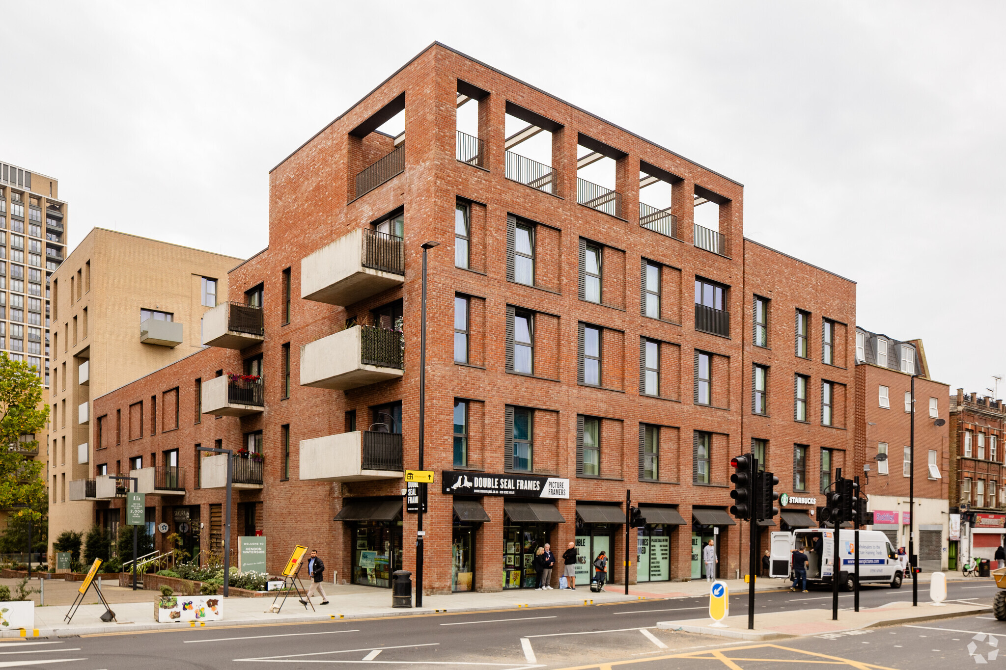 195 West Hendon Broadway, London for lease Primary Photo- Image 1 of 3