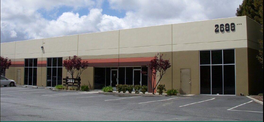 2682 Middlefield Rd, Redwood City, CA à louer Photo principale- Image 1 de 8