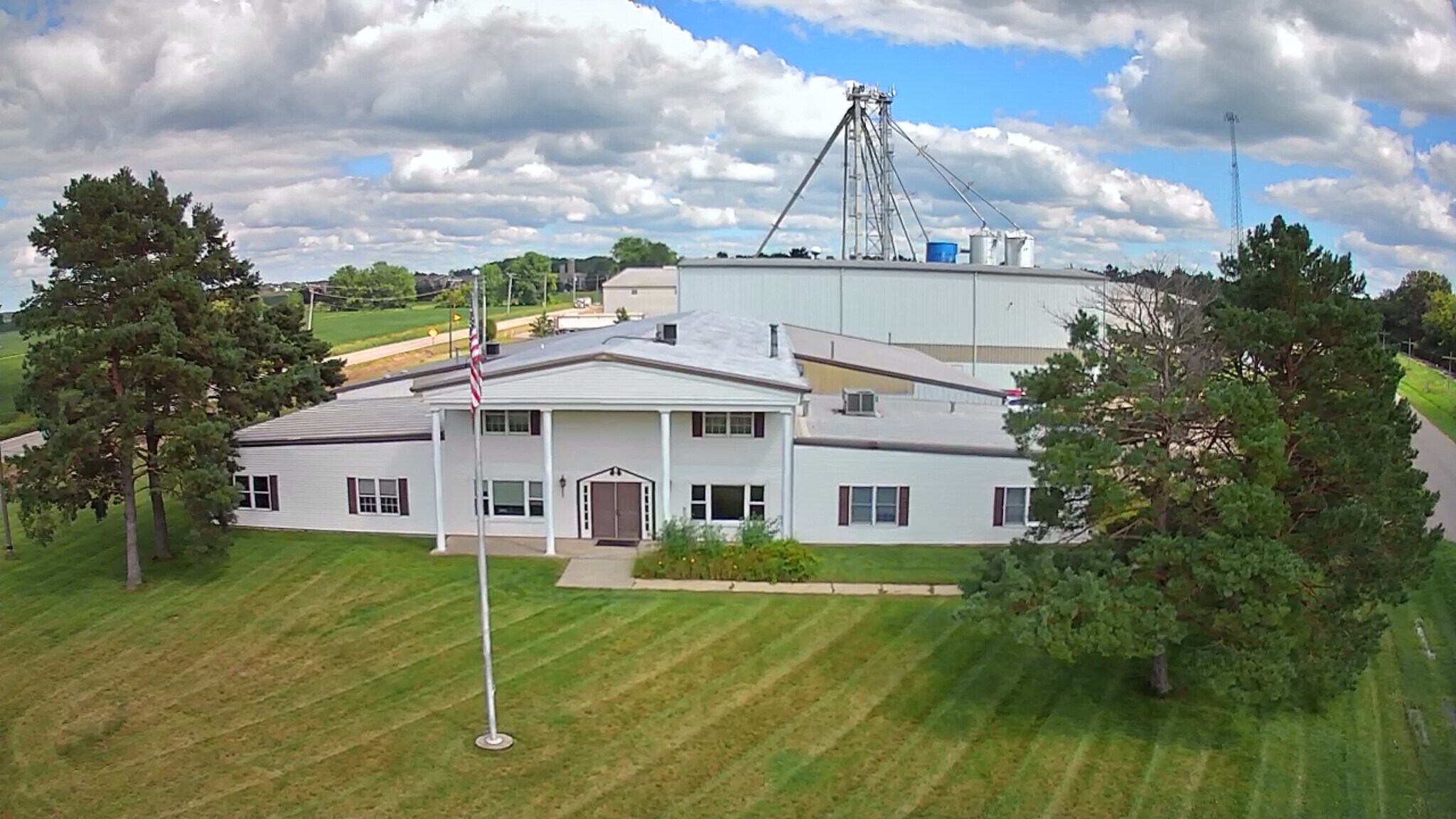 210 New Factory Rd, Sharon, WI à louer Photo du bâtiment- Image 1 de 12