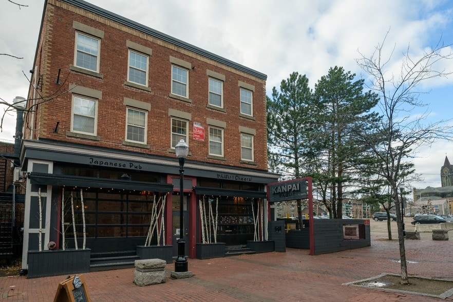 196 Robinson Crt, Moncton, NB for sale - Primary Photo - Image 1 of 1