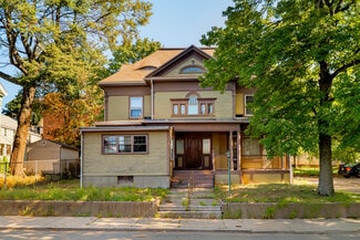 More details for 17 Monmouth St, Somerville, MA - Multifamily for Sale