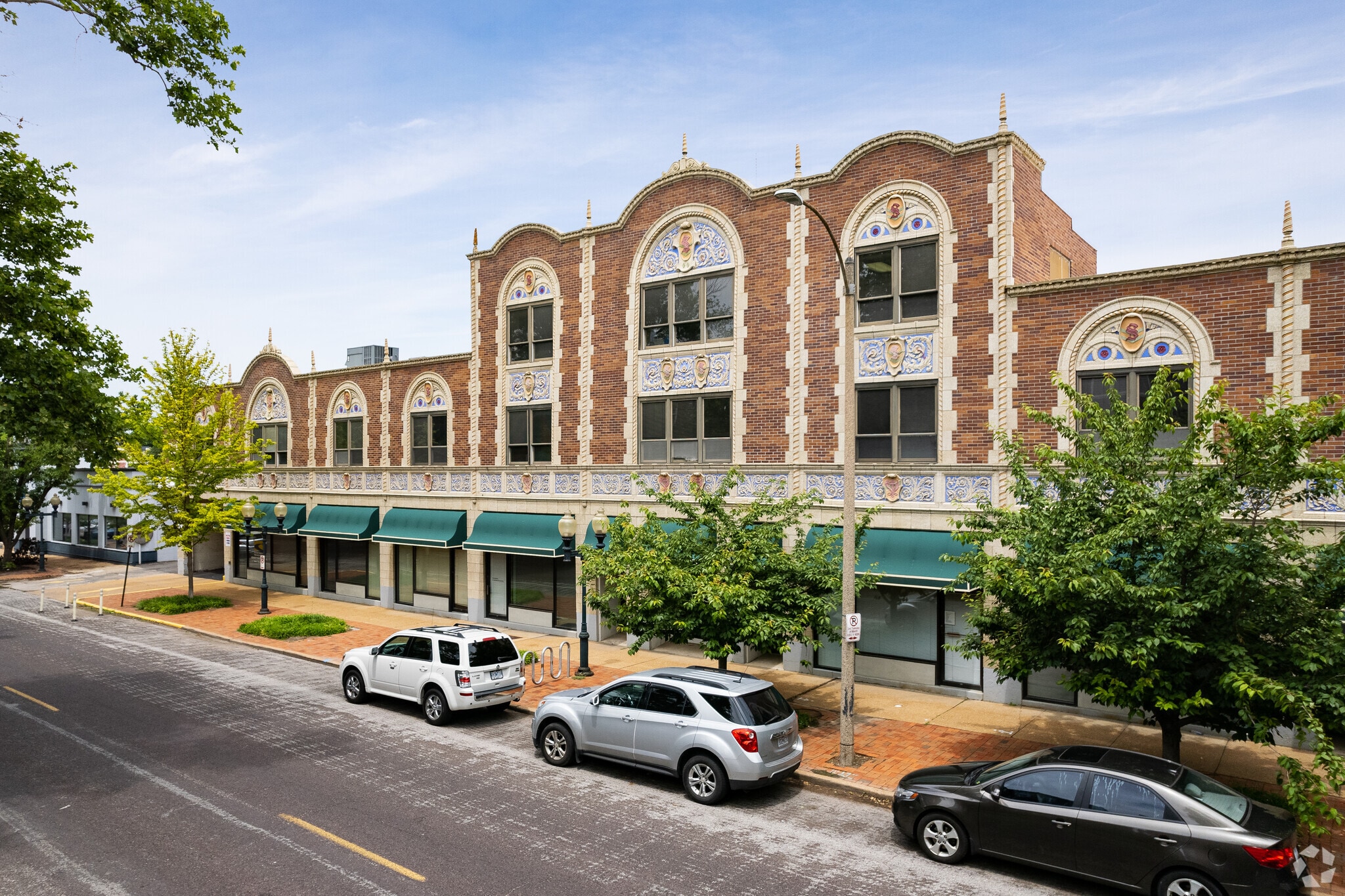 5585 Pershing Ave, Saint Louis, MO for lease Primary Photo- Image 1 of 6