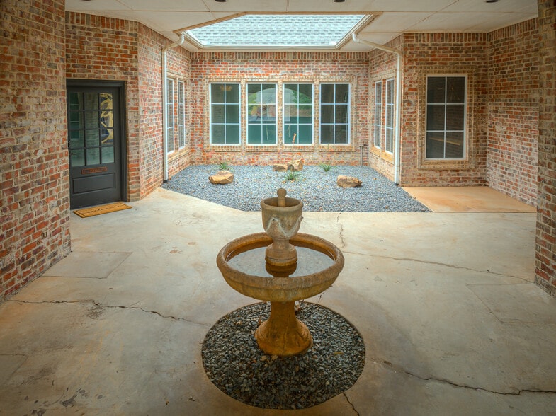 1725 W 33rd St, Edmond, OK à vendre - Photo du bâtiment - Image 2 de 18