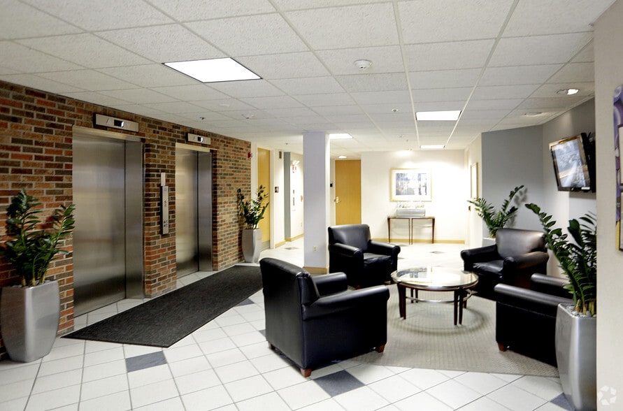 1 Tara Blvd, Nashua, NH for lease - Lobby - Image 3 of 8