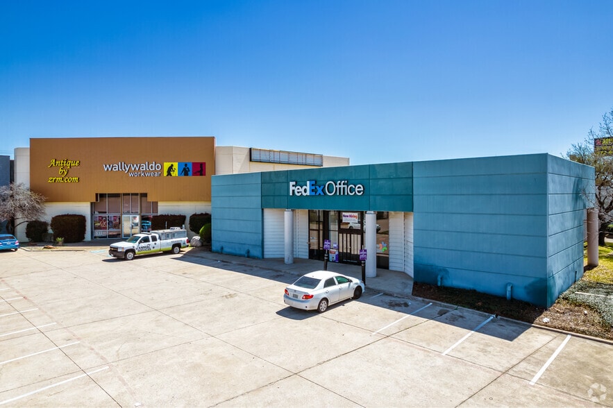 13940-13960 N Stemmons Fwy, Farmers Branch, TX for lease - Building Photo - Image 3 of 16