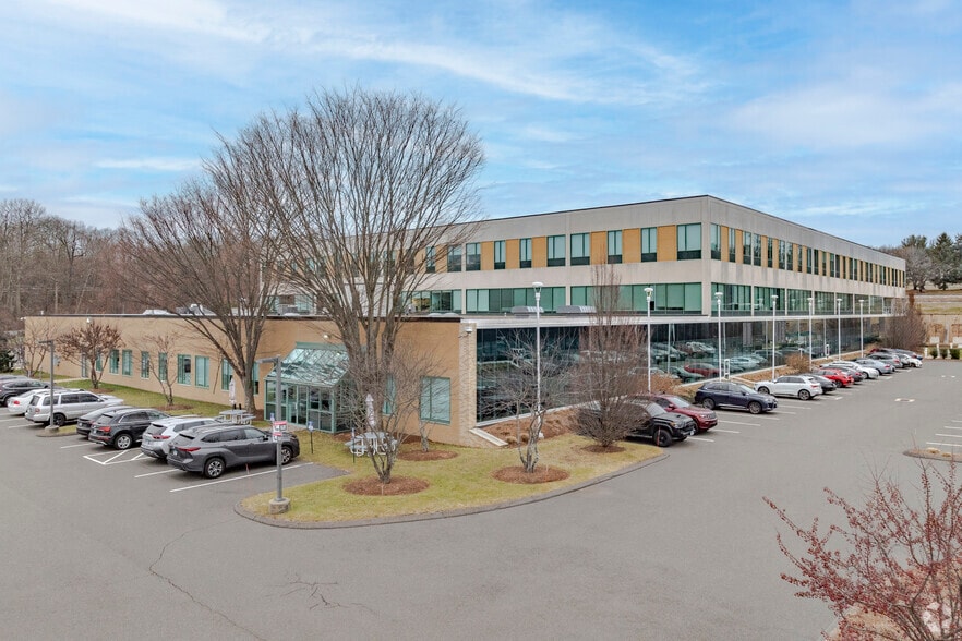 35 Nutmeg Dr, Trumbull, CT for lease - Building Photo - Image 2 of 17