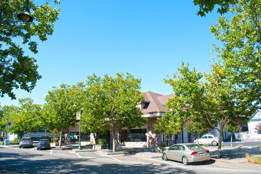 124-148 S Cloverdale Blvd, Cloverdale, CA à louer - Photo du bâtiment - Image 3 de 6
