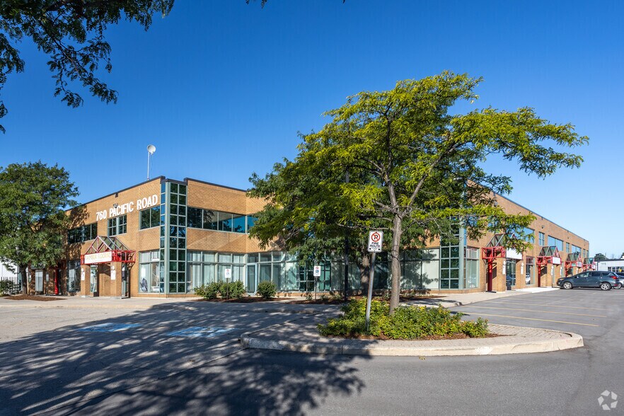760 Pacific Rd, Oakville, ON à vendre - Photo principale - Image 1 de 1