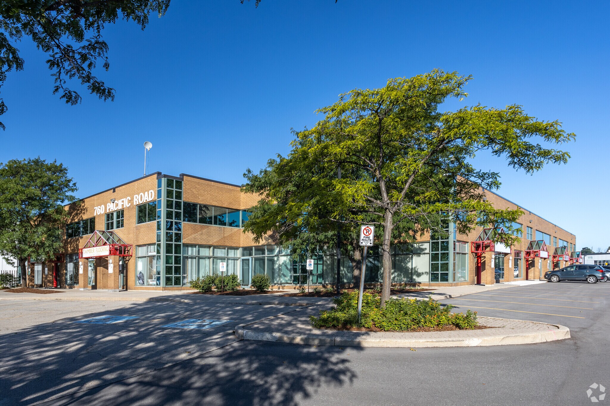 760 Pacific Rd, Oakville, ON for lease Building Photo- Image 1 of 9