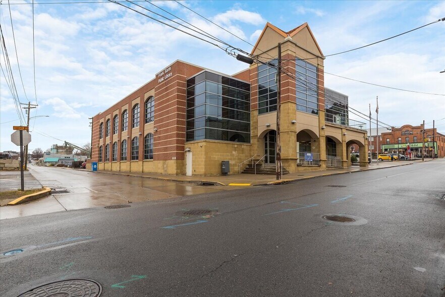 35 N Jefferson Ave, Canonsburg, PA à louer - Photo du bâtiment - Image 2 de 13