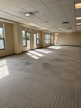 Sockanosset Cross Rd, Cranston, RI à louer Photo intérieure- Image 2 de 5