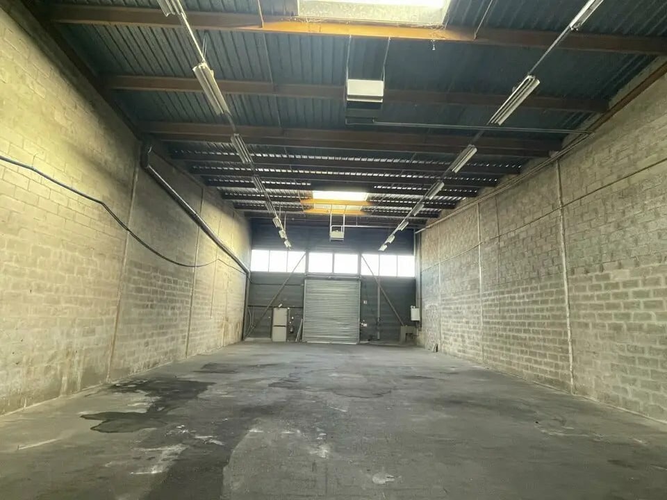 Industrial in Coignières for lease Interior Photo- Image 1 of 5