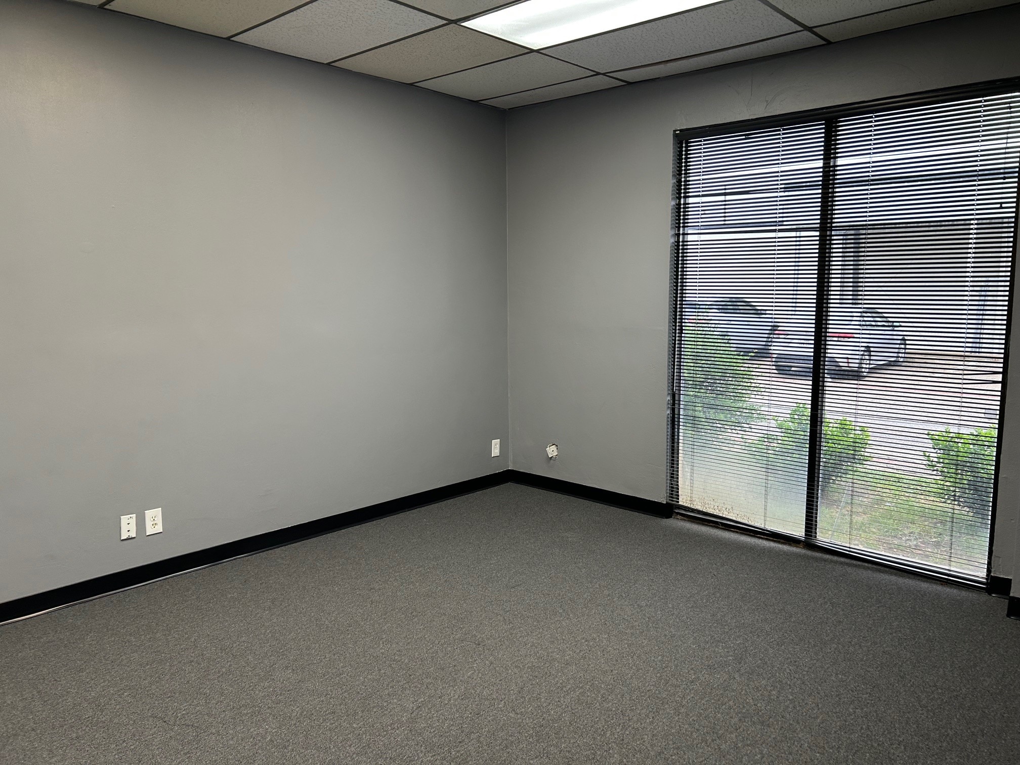 2734 W Kingsley Rd, Garland, TX for lease Interior Photo- Image 1 of 6