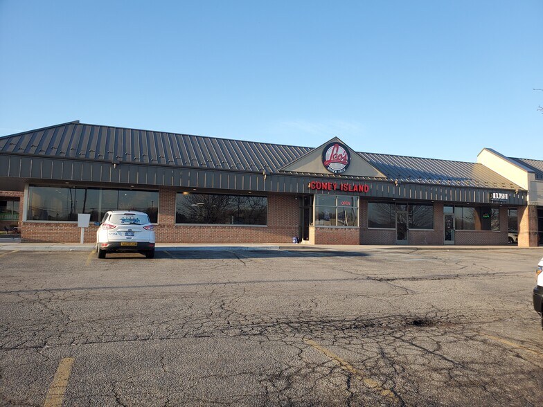 6080 28th St SE, Grand Rapids, MI à louer - Photo du bâtiment - Image 2 de 7