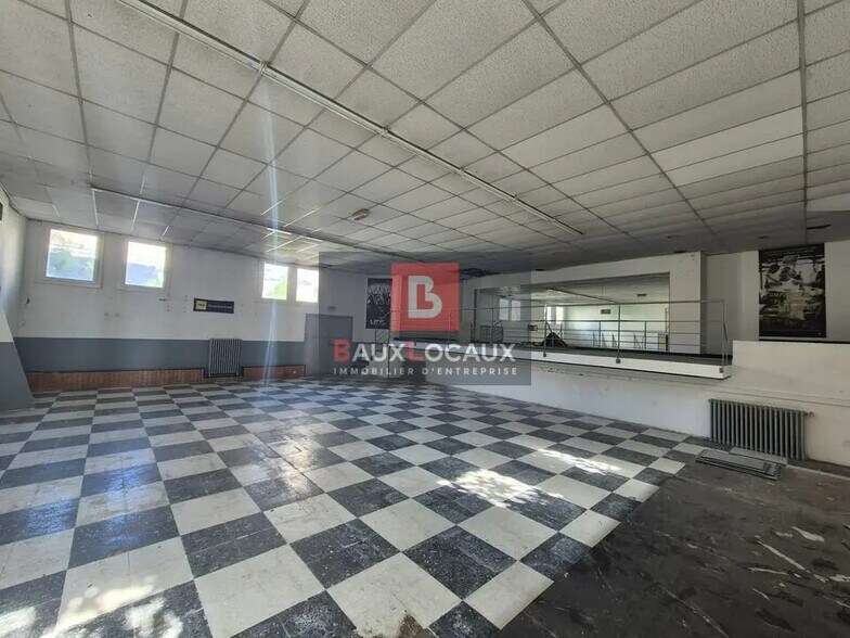 Retail in Salon-de-Provence for sale - Interior Photo - Image 1 of 11