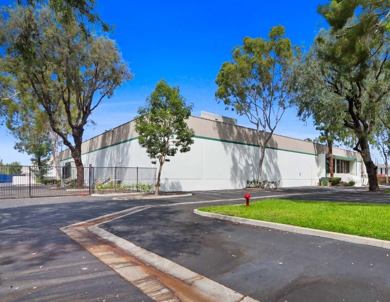16205 Distribution Way, Cerritos, CA for sale - Building Photo - Image 2 of 29