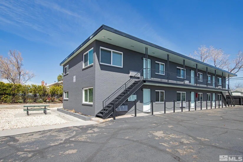 1101 E Taylor St, Reno, NV à vendre - Photo du bâtiment - Image 3 de 32