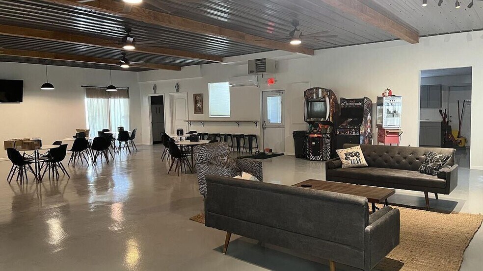 16102 NE-36, Bennington, NE à vendre - Hall d’entrée - Image 2 de 3