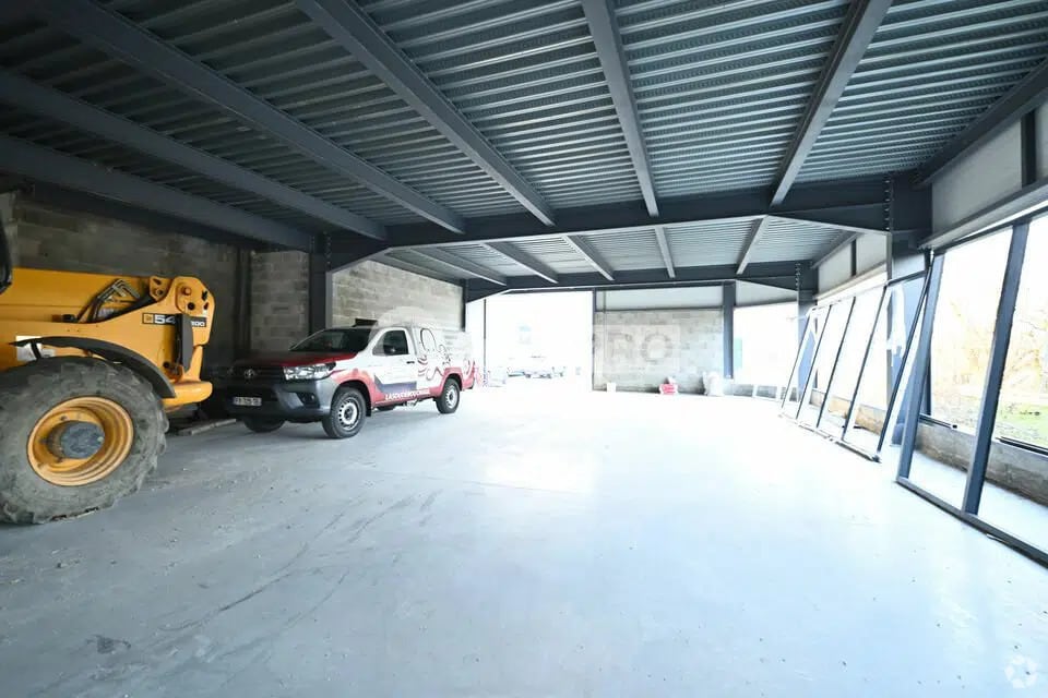 Office in Vénissieux for lease Interior Photo- Image 1 of 6