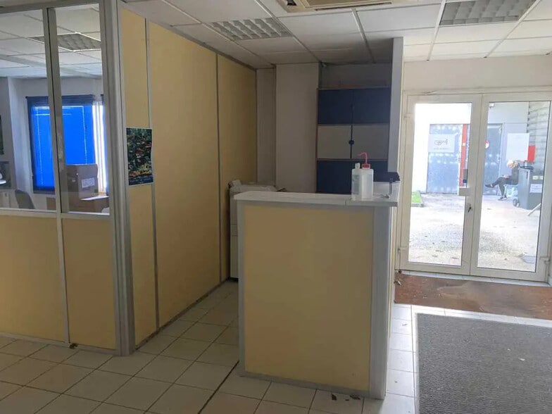 Office in Lormont for lease - Interior Photo - Image 3 of 18