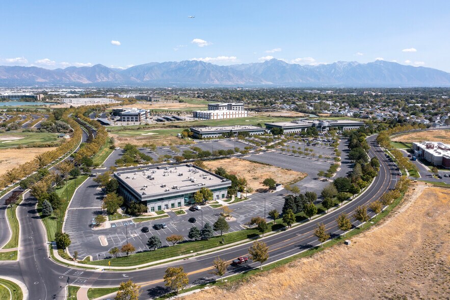 2737 S Corporate Park Dr, West Valley City, UT à vendre - Photo principale - Image 1 de 9