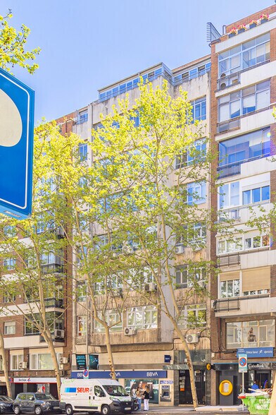 Calle de Ríos Rosas, 44, Madrid, Madrid à louer - Photo du bâtiment - Image 2 de 2