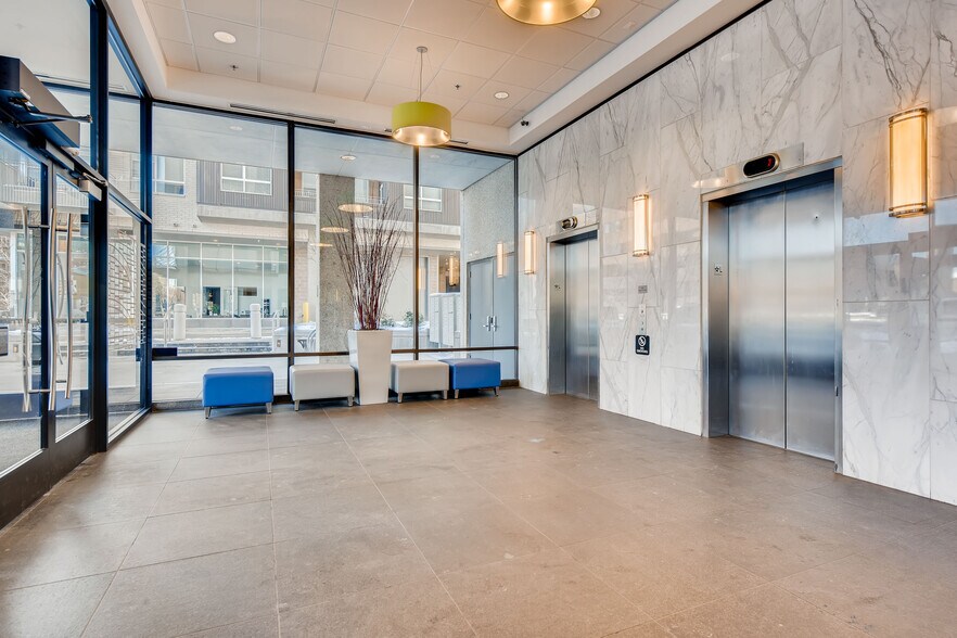 3300 E 1st Ave, Denver, CO à louer - Hall d’entrée - Image 3 de 7