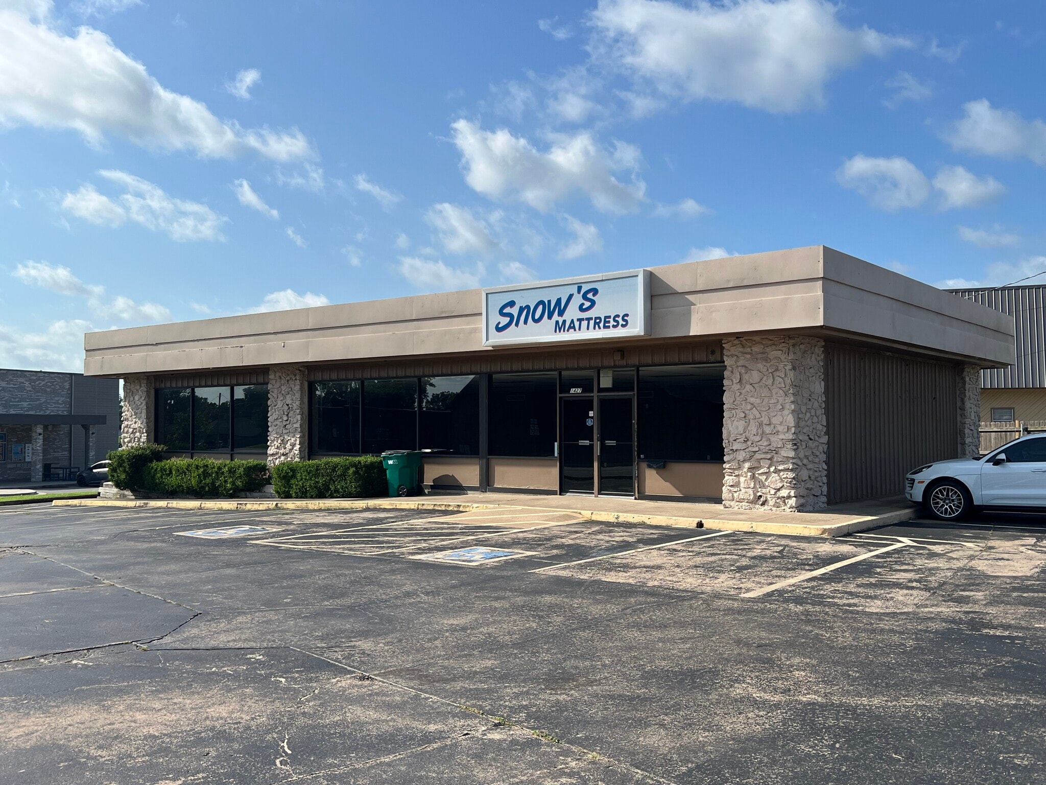 1427 W Will Rogers Blvd, Claremore, OK for lease Building Photo- Image 1 of 4