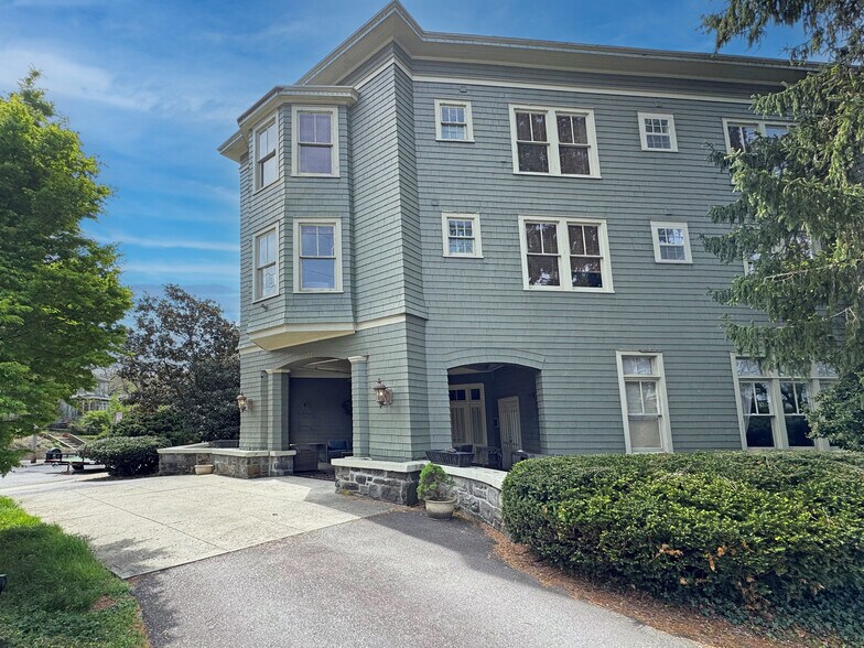 301 E Chestnut St, Asheville, NC à louer - Photo principale - Image 1 de 8