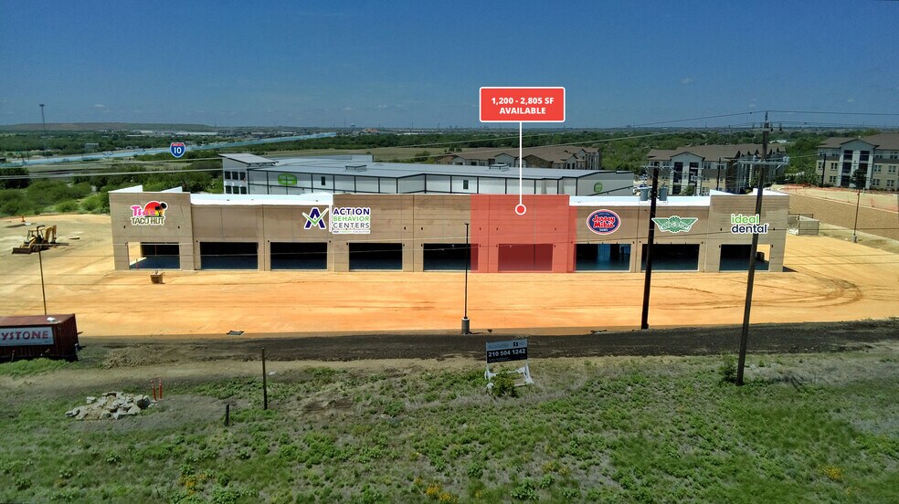 1604 E at IH-10 E, Converse, TX à louer - Photo du bâtiment - Image 1 de 6