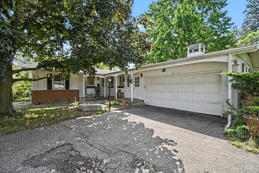 5124 60th St SE, Grand Rapids, MI à vendre - Photo du bâtiment - Image 3 de 32