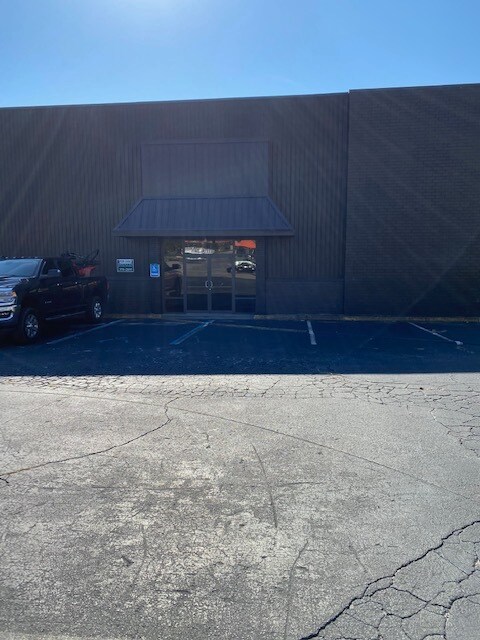 2333 N Pleasantburg Dr, Greenville, SC for lease Primary Photo- Image 1 of 6