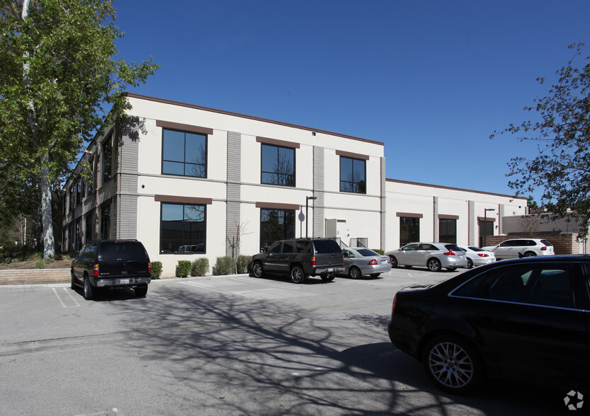 696 Hampshire Rd, Westlake Village, CA for lease - Building Photo - Image 1 of 6