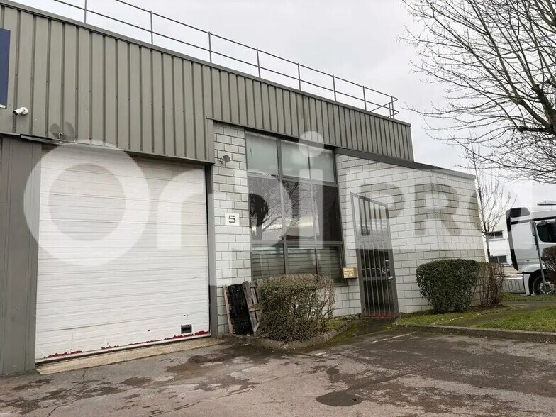 Office in Collégien for lease - Building Photo - Image 1 of 6