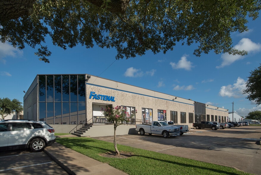9189 Winkler Dr, Houston, TX à louer - Photo du bâtiment - Image 3 de 9