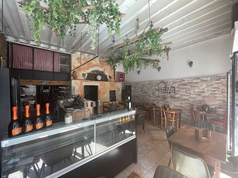 64 Rue De La Charité, Lyon for lease - Interior Photo - Image 3 of 6
