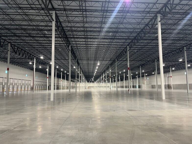 475 Leominster Shirley Rd, Lunenburg, MA à louer - Photo intérieure - Image 2 de 5