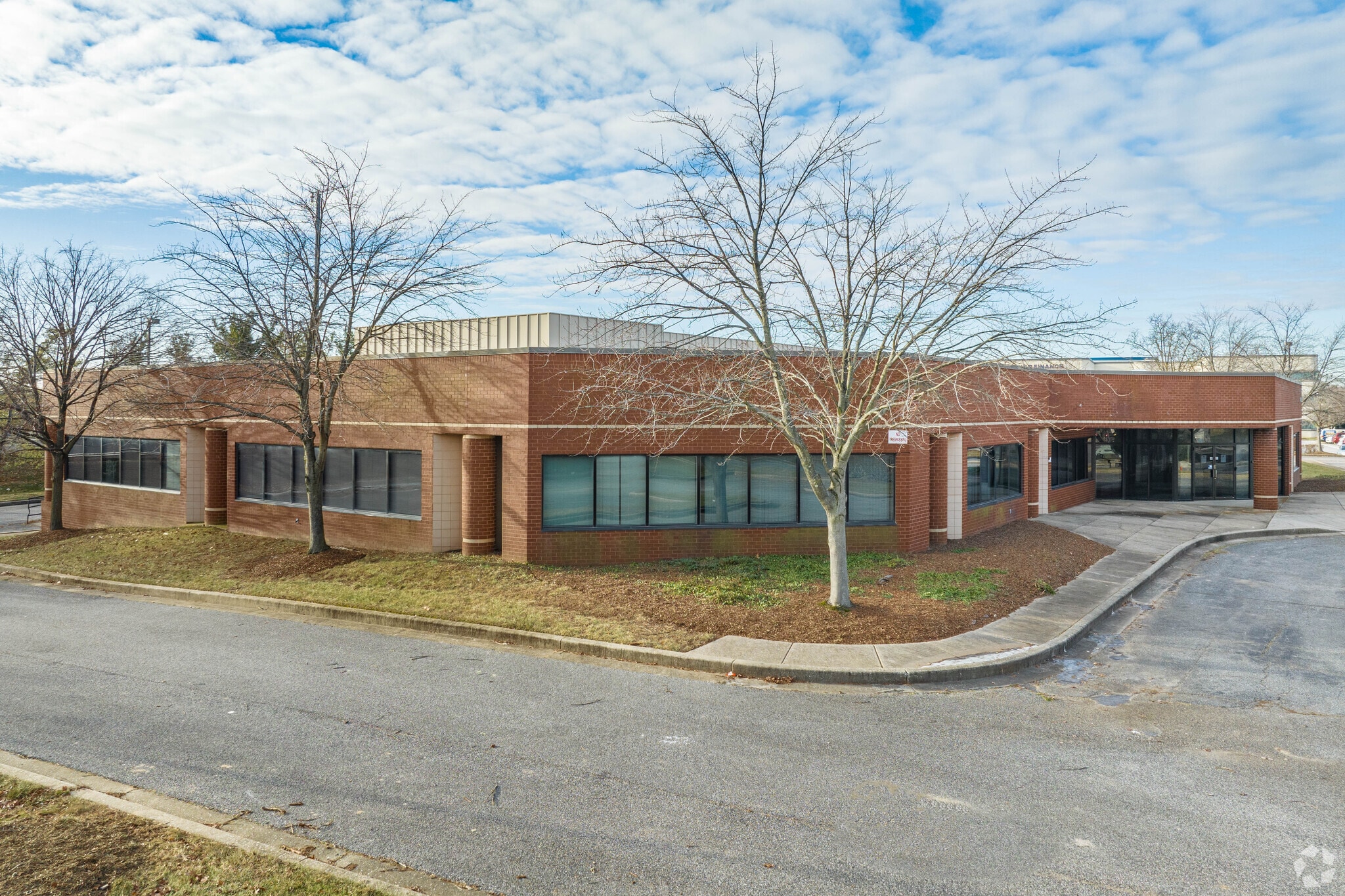 8219 Town Center Dr, Nottingham, MD à louer Photo du bâtiment- Image 1 de 9